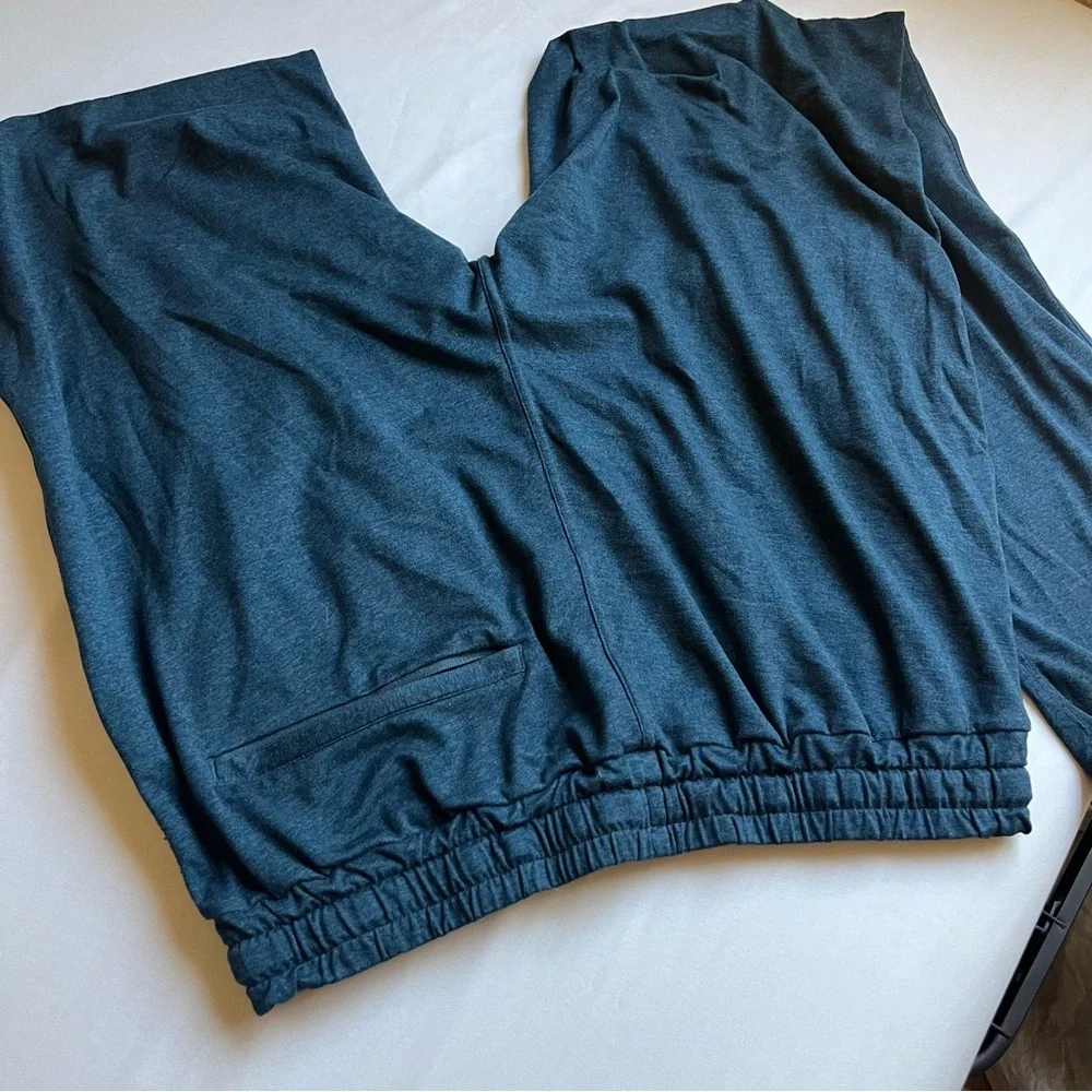 VUORI teal blue‎ knit athletic patch drawstring elastic waist sweat pants